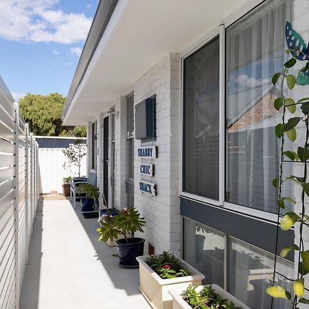 Shabby Chic Shack - 2 Bedroom Beach Cottage 얀쳅 외부 사진
