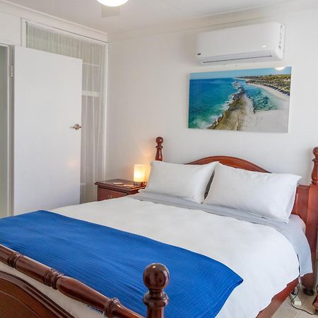 Shabby Chic Shack - 2 Bedroom Beach Cottage 얀쳅 외부 사진